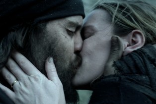 Isaac (Taylor Kitsch) and Sara (Betty Gilpin) kiss in 'American Primeval' Episode 6